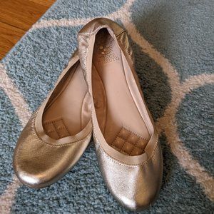 Vince camuto gold flats size 8.5